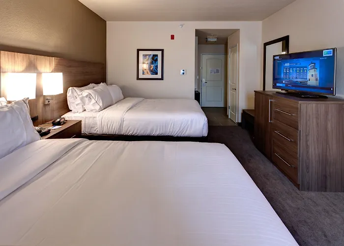 Holiday Inn Express & Suites Manhattan By Ihg