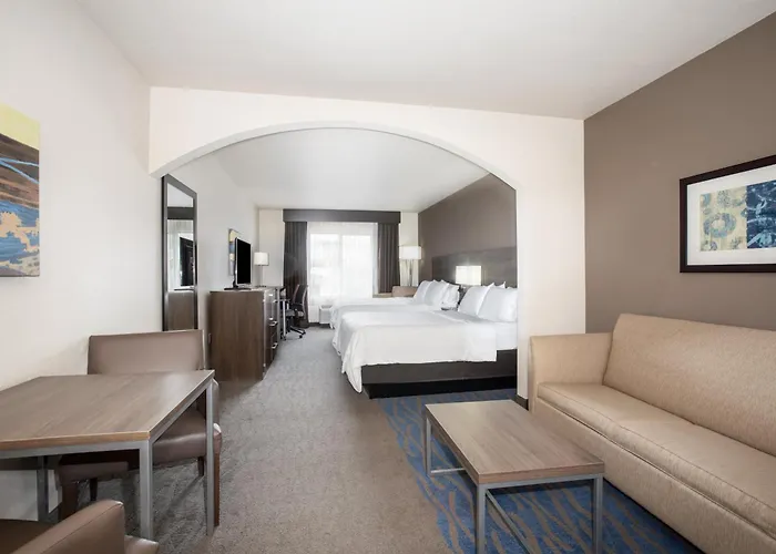 Holiday Inn Express & Suites Manhattan By Ihg